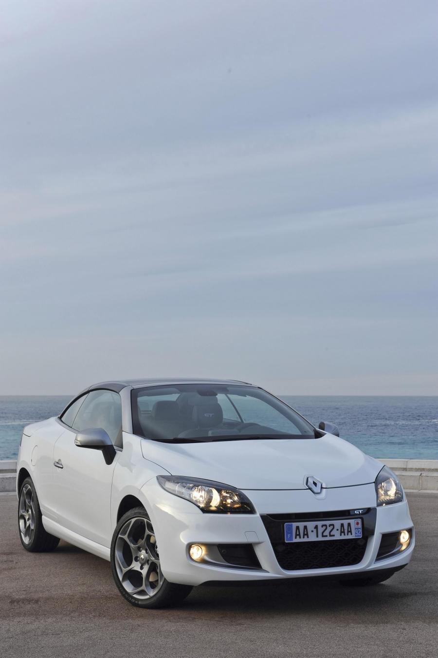  Renault Megane Coupe Cabriolet GT 2011 года  (фото 12 из 27)